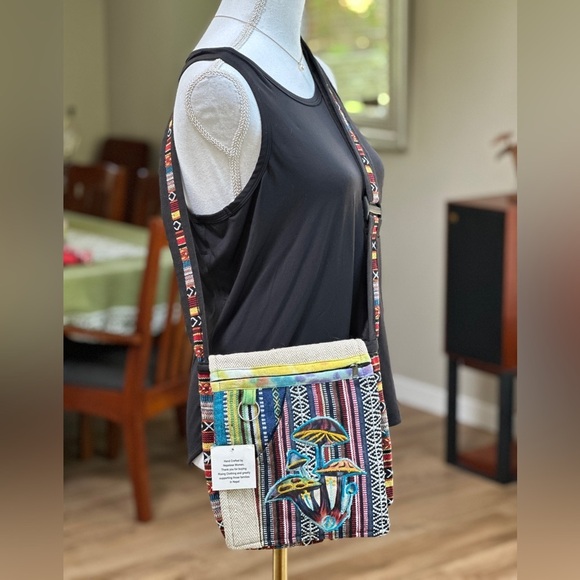 New with tags novelty mushroom boho crossbody bag - Picture 2 of 8